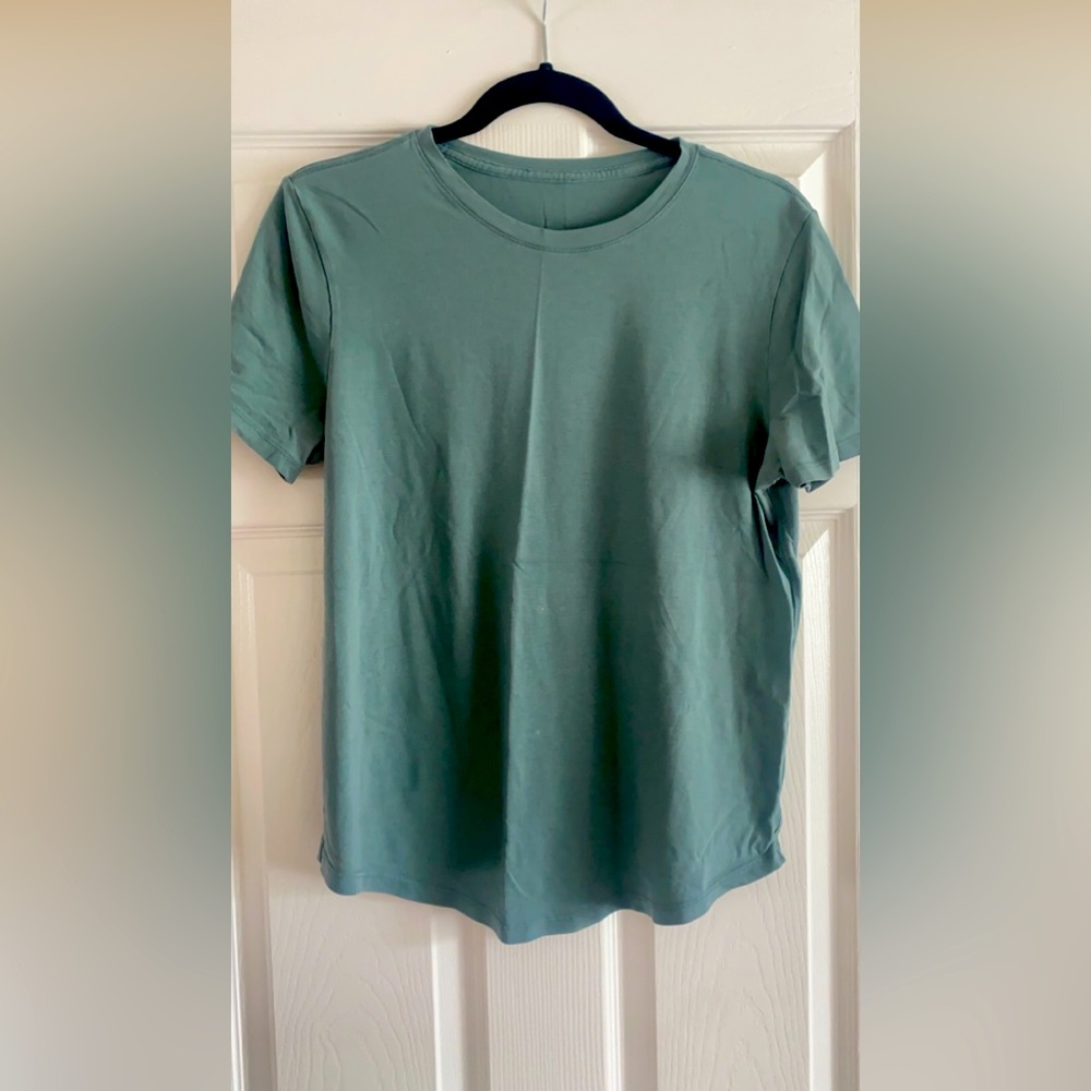 Lululemon tshirt